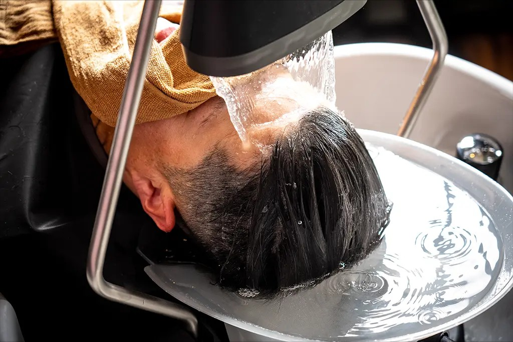 BARBER LUANES 頭浸浴 施術風景