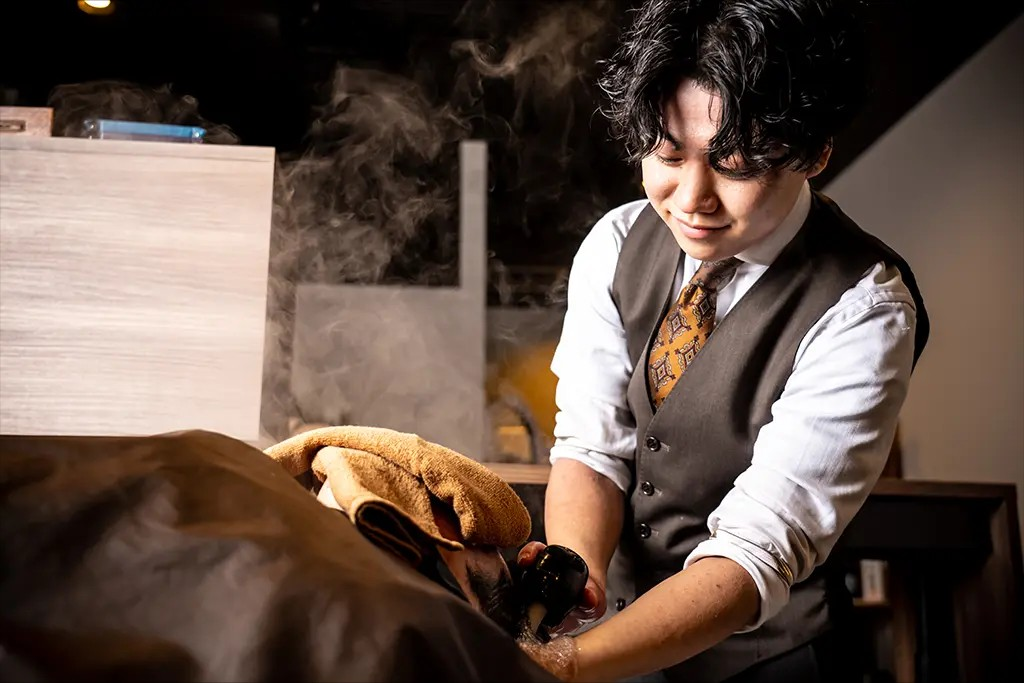 BARBER LUANES 狸小路店 ヘッドスパ施術風景