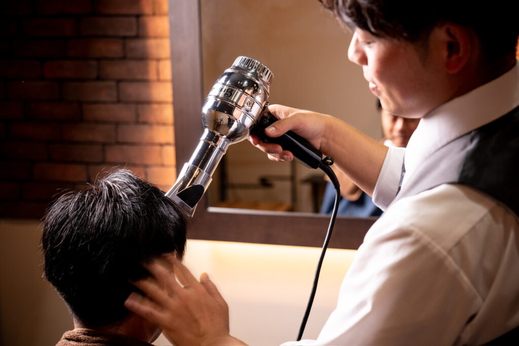 BARBER LUANES ドライヤーヘアセット風景