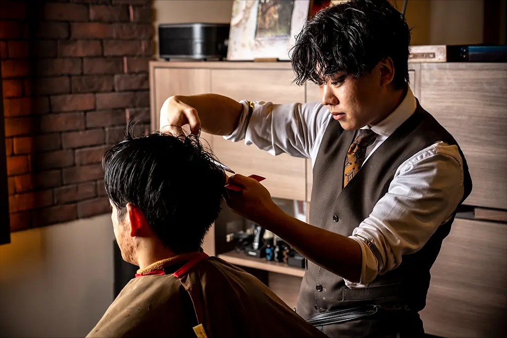 BARBER LUANES施術風景 狸小路店